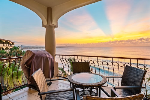 Beautiful Las Olas beachfront condo. A surf lover's dream!