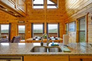 Interior - New Construction Mountain Views, Hot Tub and Theater (Pigeon Forge)