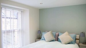 Basic-Apartment, 1 Queen-Bett | 1 Schlafzimmer, Bügeleisen/Bügelbrett, Bettwäsche
