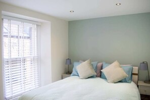 Basic Apartment, 1 Queen Bed | 1 bedroom, iron/ironing board, bed sheets - Bright 1 Bedroom City Centre Home With Historic Twist (Edinburgh)