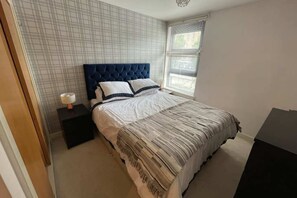 Basic Apartment, Multiple Beds | 2 bedrooms, laptop workspace, iron/ironing board, free WiFi - Stylish 2 Bedroom Property Nearby Water of Leith (Edinburgh)