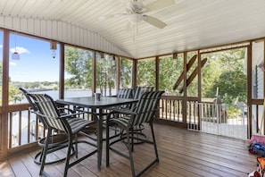 Outdoor dining - Family - Friendly Lakefront Home with a Covered Boat-slip.  (Greenwood)