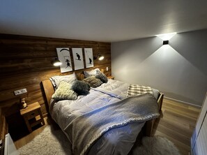 4 bedrooms, iron/ironing board, travel crib, free WiFi