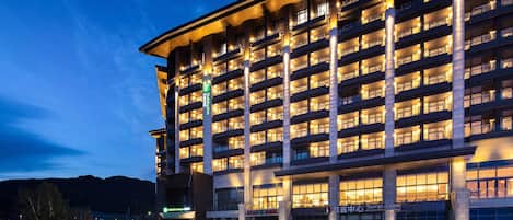 A multi-story hotel with balconies, a Holiday Inn Express sign, and a Tourist Center.