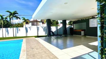 Piscina all'aperto, una piscina riscaldata