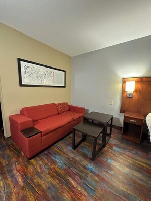 Living area - Americas Best Value Inn Fargo (Fargo)