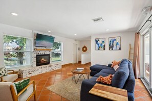 Smart TV, chimenea
