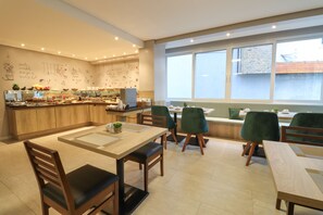 Desayuno continental incluido todos los días 