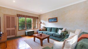 TV, books - Mediterranean styled house around the corner form East Beach (Port Fairy)