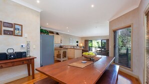 Dining - Mediterranean styled house around the corner form East Beach (Port Fairy)