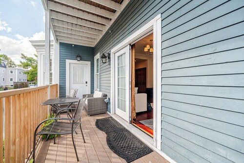 Spacious 2BR 2BA Condo & 2x Parking, Minutes from Central Sq, MIT, Harvard. 