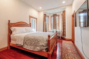 2 bedrooms, desk, iron/ironing board, free WiFi