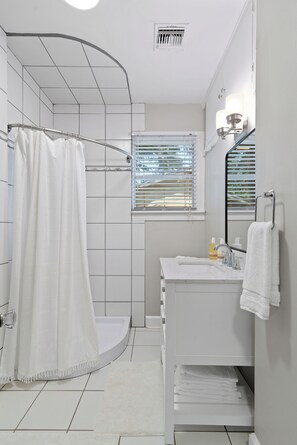 Combined shower/tub, hair dryer, towels, soap