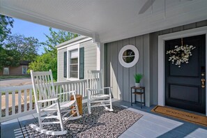 Terrace/patio - The Leona House~Huge Backyard~Downtown Georgetown (Georgetown)