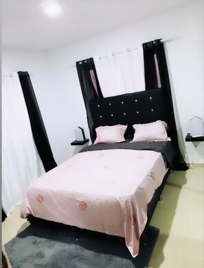 2 bedrooms, iron/ironing board, free WiFi