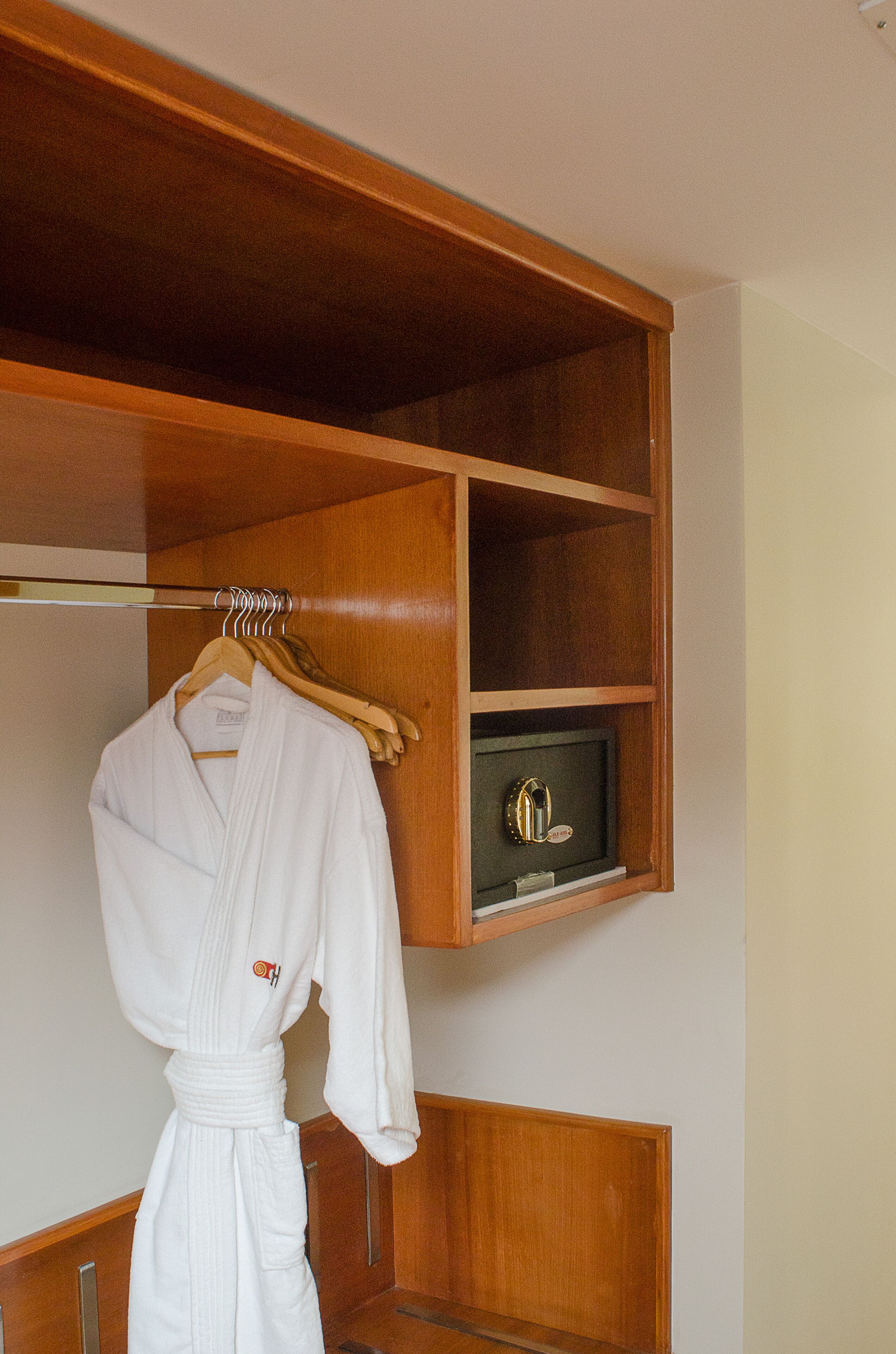 1 bedroom, egyptian cotton sheets, premium bedding, down duvets