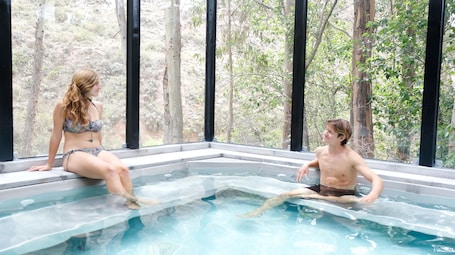 Couples treatment rooms, sauna, hot tub, steam room, Turkish bath