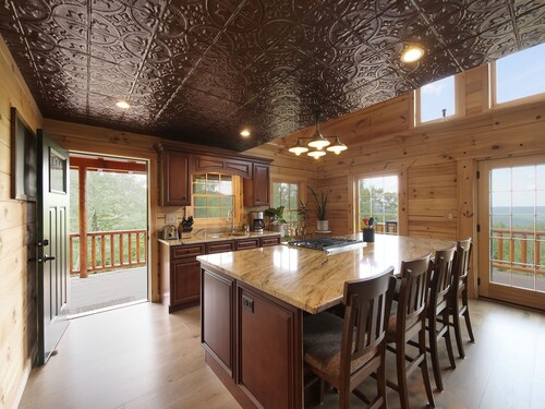 Luxurious 3BR/2BA Chalet w/ Panoramic Views Near Windham Mountain on 22+ Acres