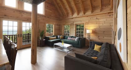 Luxurious 3BR/2BA Chalet w/ Panoramic Views Near Windham Mountain on 22+ Acres