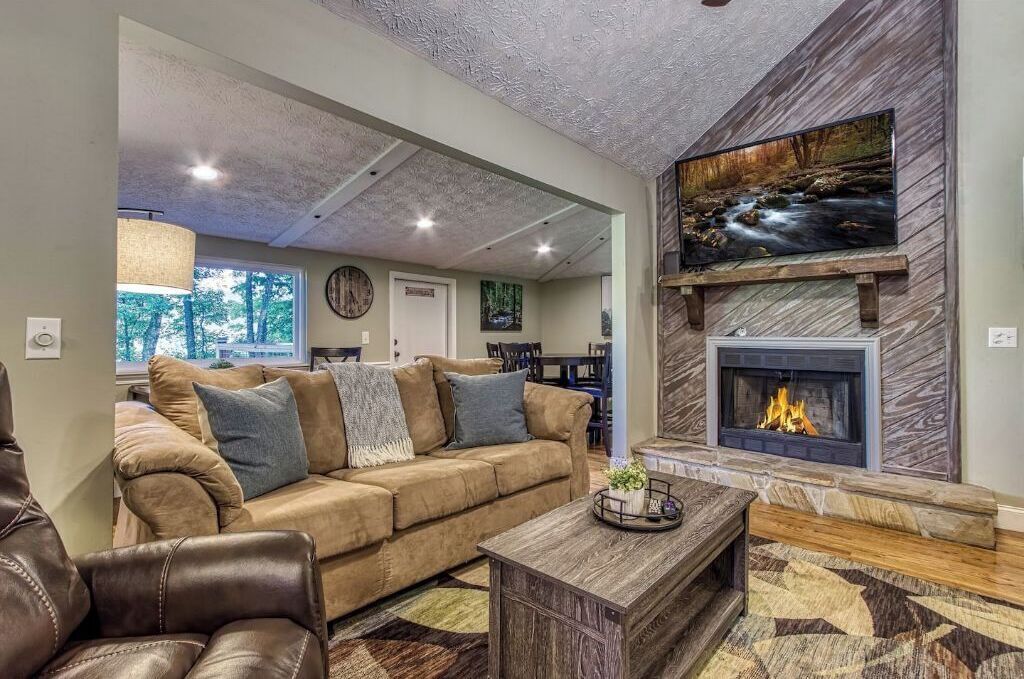 Smart TV, fireplace