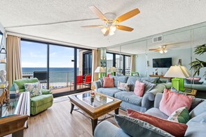 Smart TV, caminetto, videogiochi, lettore DVD