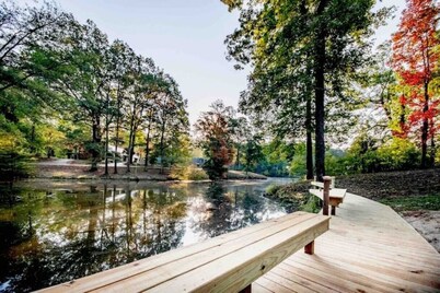 》Breathtaking Lake WaterFront Home Retreat w Pool《