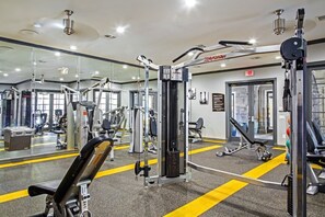 Fitness facility - Large 1 Bedroom Apartment on Westheimer Road (Houston)