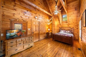 5 bedrooms, iron/ironing board, travel cot, free WiFi - Smoky Mtn Dollywood, Sleep16 + PoolTable + AirHockey + Firepit + Hottub+ Pets ok (Sevierville)
