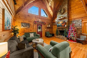 Interior - Smoky Mtn Dollywood, Sleep16 + PoolTable + AirHockey + Firepit + Hottub+ Pets ok (Sevierville)