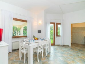 Dining - Beautiful private villa for 8 people with private pool, WIFI, A/C, TV and terrace (Muravera)