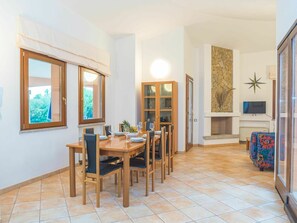 Dining - Stunning private villa for 9 guests with private pool, WIFI, A/C, TV and terrace (Muravera)