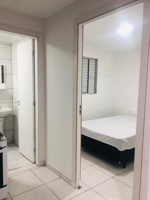 APARTAMENTO 12 - 02 DORMITÓRIOS | Bathroom | Shower, towels - Apartamentos / Studios / Flats em São Paulo Zona Norte Tremembé (São Paulo)