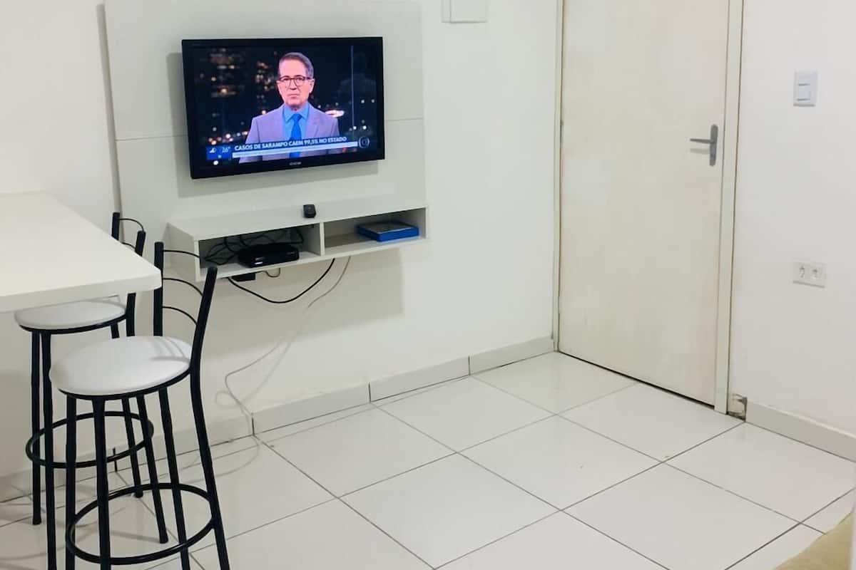 APARTAMENTO 01 - 01 DORMITÓRIO | Área de estar | TV LCD