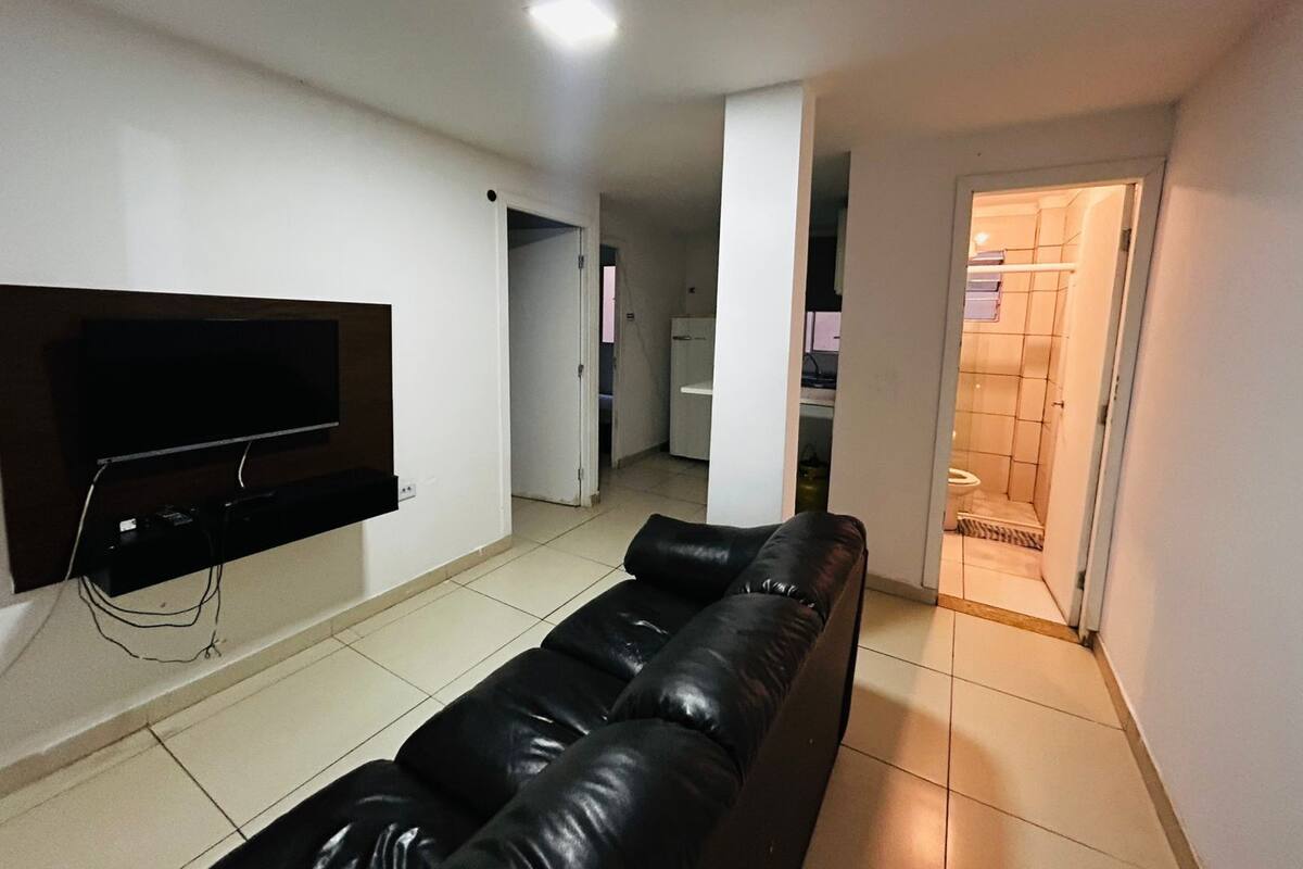 APARTAMENTO 07 - 02 DORMITÓRIOS | Área de sala de estar | Televisión LCD