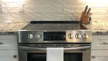 Frigorífic, microones, forn i placa de cuina