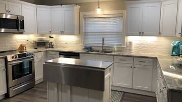 Frigorífic, microones, forn i placa de cuina