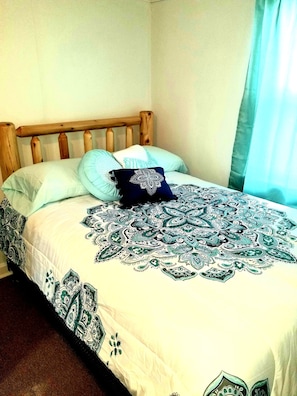 Room - 2 bedroom cabin #9 steps to Houghton Lake (Prudenville)