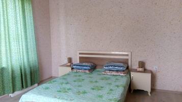 2 bedrooms, iron/ironing board, WiFi, bed sheets