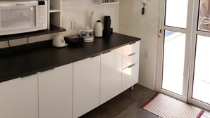 A modern kitchen with white cabinets, a microwave, a coffee maker, and a toaster. - Wonderful property 3 min away. Thermal Baths - 4 bedrooms - POOL 5 x 3 - Wi-Fi - complete (SP)