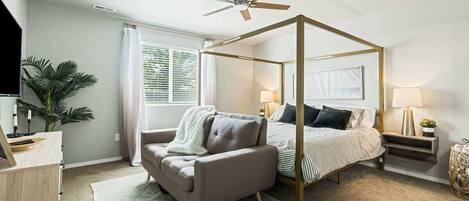 3 bedrooms, desk, iron/ironing board, travel cot