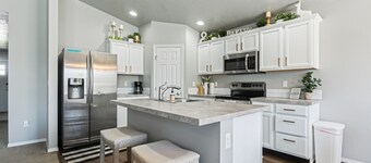 Spacious 3B, Split floorplan, Sleeps up to 11!