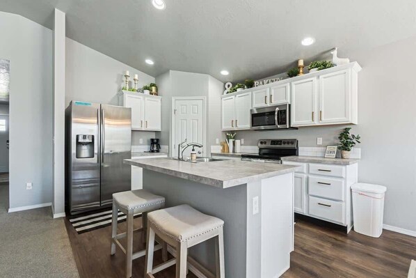 Fridge, microwave, oven, stovetop