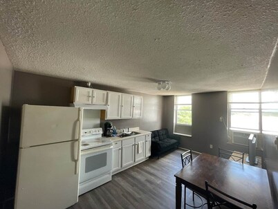 Downtown Columbus 2 bedroom unit with great views!