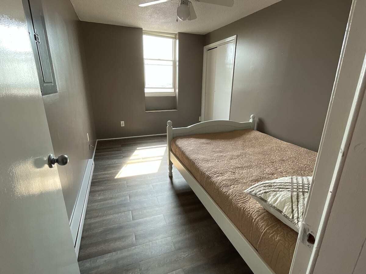 2 عدّة غرف نوم وواي فاي وملاءات أسرّة