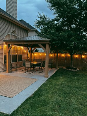 Outdoor dining - ⭐️⭐️⭐️⭐️⭐️ Entire House- 10 min from KY Horse Park, 15 min from UK (Lexington)