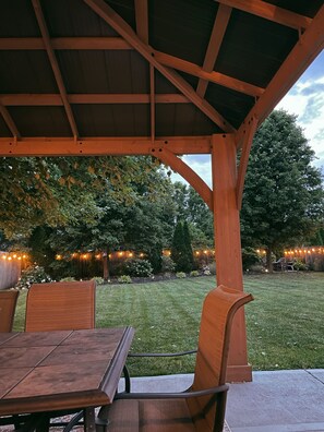 Outdoor dining - ⭐️⭐️⭐️⭐️⭐️ Entire House- 10 min from KY Horse Park, 15 min from UK (Lexington)