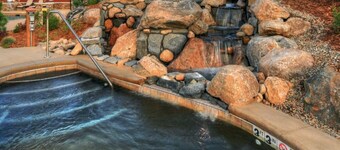Luxury Trailhead Condo w/ Gondola & BBQ Views 1033