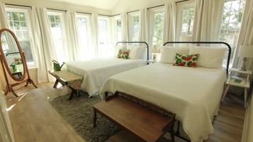 4 bedrooms, travel cot, free WiFi, bed sheets