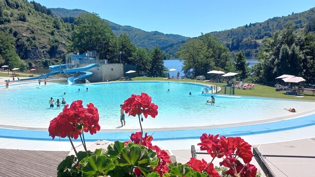 Pool - Superb loft gîte / bed and breakfast:<br>La grange d ArtDèche (Saint-Martin-de-Valamas)