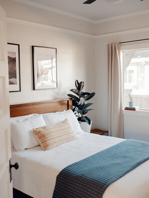 3 bedrooms, desk, iron/ironing board, travel cot